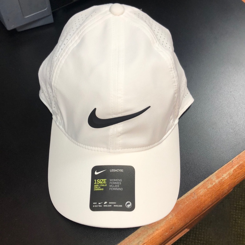 LAST ONE! Nike Women’s Adjustable Golf Hat NWT! - Picture 3 of 8